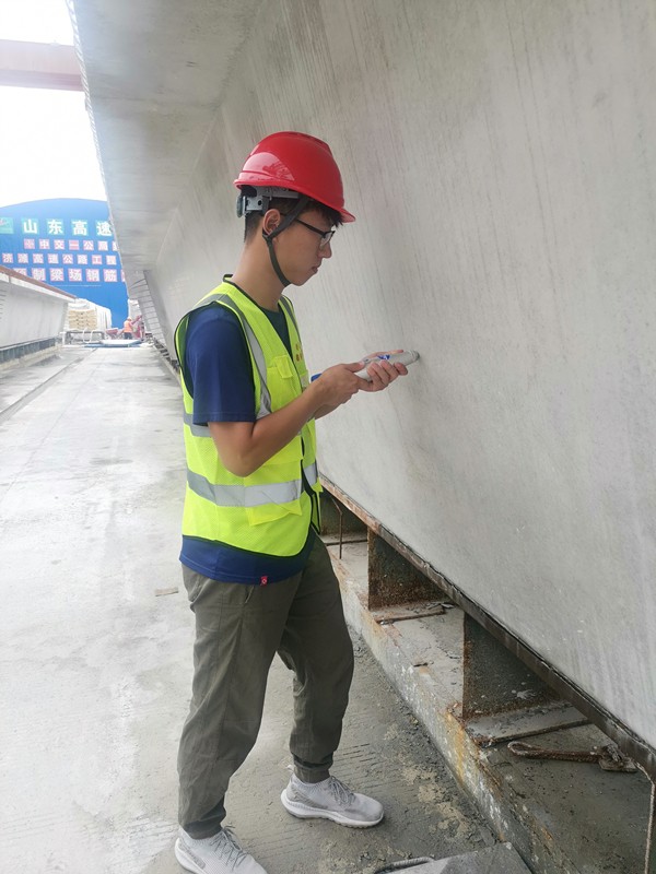 我是魯中公路的新兵：第三區(qū)域項目部實習(xí)生張超