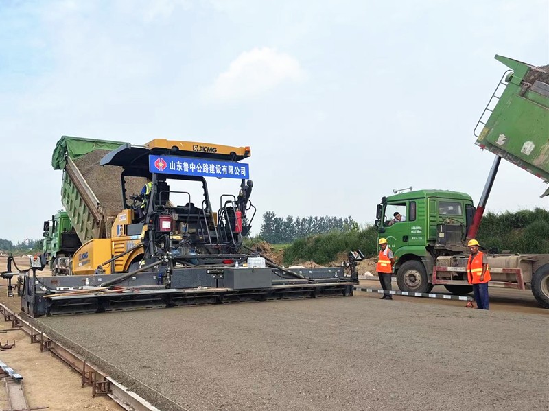 水穩(wěn)鋪筑5rC056_副本