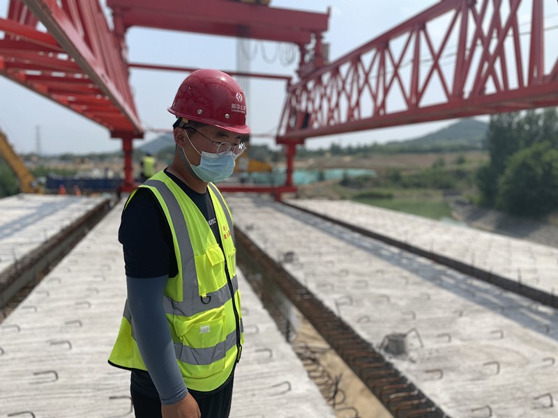 尋找最美公路人：愛崗敬業(yè)、勤奮工作的杜慶祝