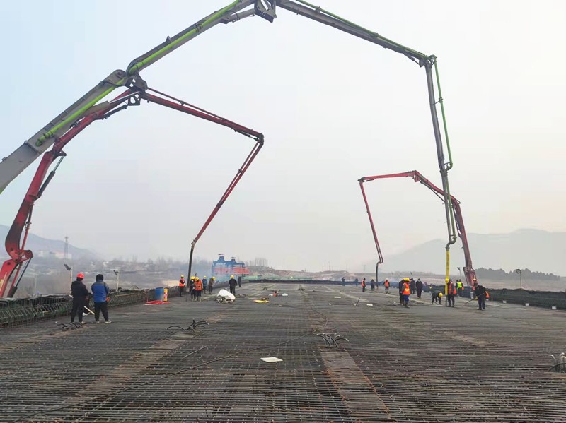 石溝大橋現(xiàn)澆箱梁現(xiàn)場澆筑_副本