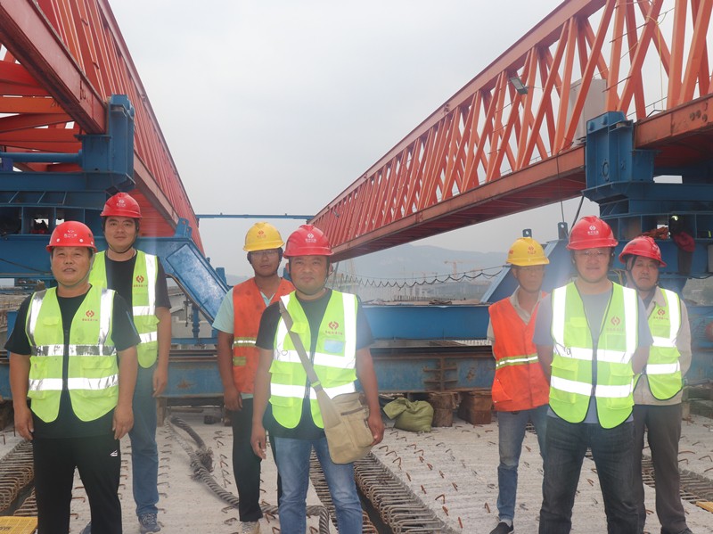 1、晉學(xué)強(qiáng)瓦日鐵路公鐵立交梁板運(yùn)輸、架設(shè)團(tuán)隊(duì)_副本