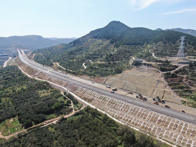 3、韓王崮隧道進(jìn)口、基層施工、邊坡防護(hù)_副本