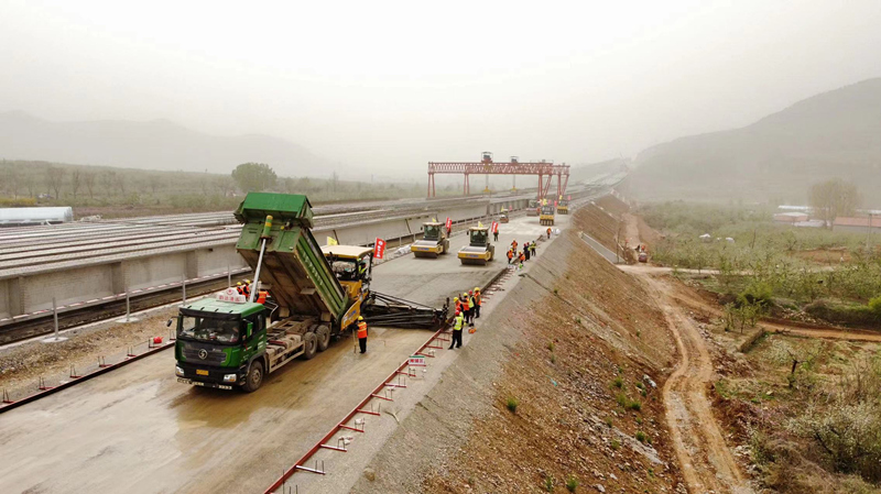 4-2、4月11日2023年水穩(wěn)底基層復工試驗路施工