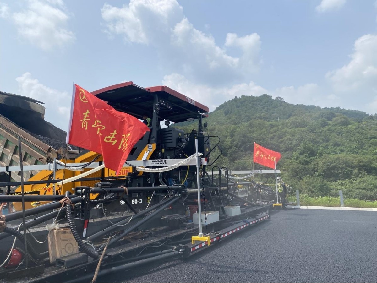 機械化施工公司青年突擊隊奮戰(zhàn)臨臨項目