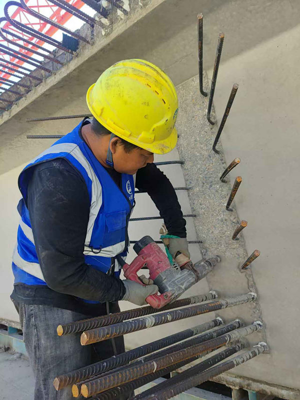 中橫梁鑿毛5Lit5q_副本