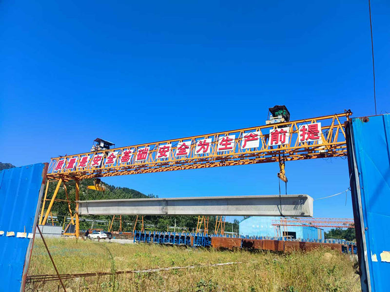 成品梁移梁至存梁區(qū)5oiQ5Z_副本