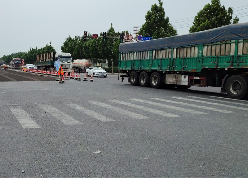 S102項目全力保障端午期間道路暢通