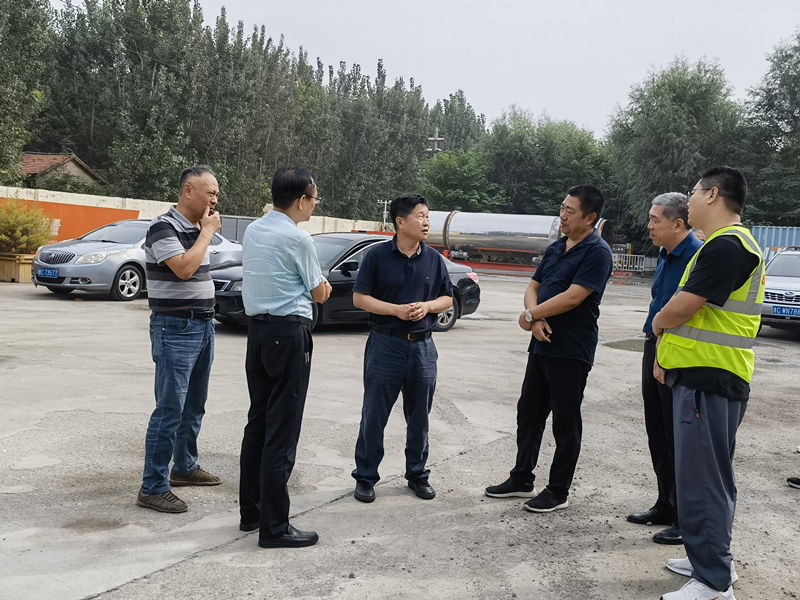 淄博市交通運(yùn)輸局、淄博市交通建設(shè)發(fā)展中心領(lǐng)導(dǎo)蒞臨高青拌合站生產(chǎn)現(xiàn)場及高青段G233克黃線建設(shè)項(xiàng)目施工現(xiàn)場檢查調(diào)研