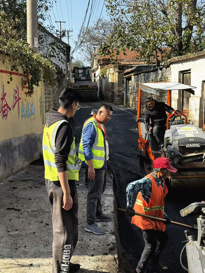 昔日英雄地，今朝坦途通——機(jī)械化施工公司為劉家臺(tái)“抗日模范村”義務(wù)修繕通村主路