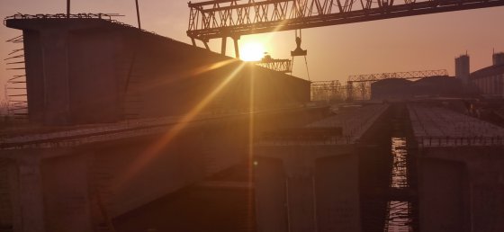 第二工程公司G2項目晝夜奮戰(zhàn)，膠新鐵路橋順利架通