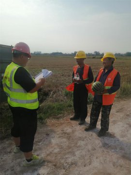 第二工程公司第三項(xiàng)目部組織“講安全、送清涼”活動