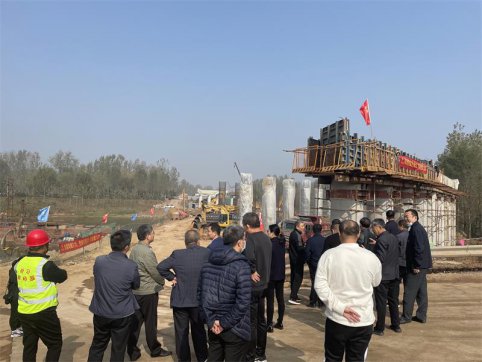 G205山深線郯城繞城段改建工程臨時(shí)黨支部開展業(yè)務(wù)結(jié)對(duì)活動(dòng)