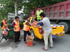 國慶、中秋雙節(jié)博山小修開展“為養(yǎng)護工送溫暖”活動