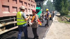 養(yǎng)護分公司積極開展夏日“送清涼、促安全、保健康”活動