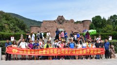 青青幼苗，雙手呵護(hù)