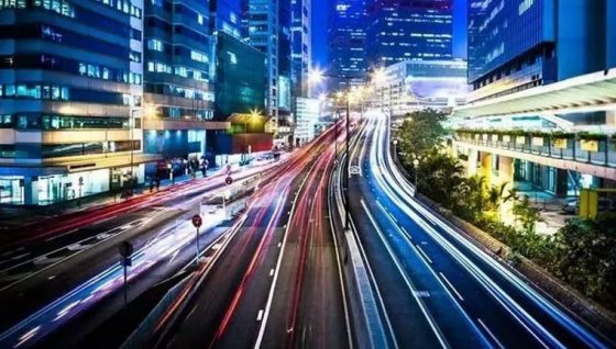 長路如星河，墜滿了青春的余燼