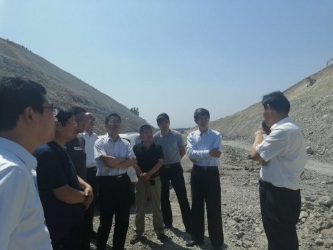 齊魯交通集團公司工會主席畢京建到青蘭項目部調研征遷工作