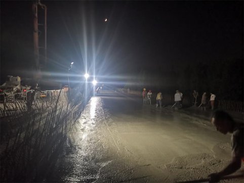 新寧項(xiàng)目直界水庫1號(hào)橋右幅橋面鋪裝澆筑完成