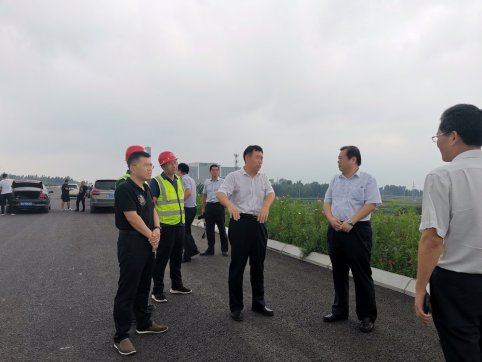 省交通廳工會(huì)副主席王迎軍到青蘭項(xiàng)目部調(diào)研并慰問