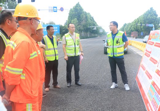 【抓作風 創(chuàng)效益】G205項目部參加交通部門組織的安全生產月宣傳活動