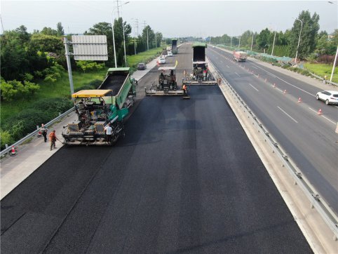 【抓作風(fēng) 創(chuàng)效益】 戰(zhàn)高溫 搶節(jié)點(diǎn) G205跑出魯中加速度