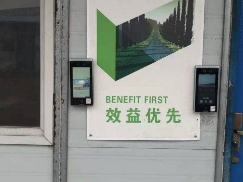 郯城G205項(xiàng)目組織進(jìn)行農(nóng)民工工資開卡工作